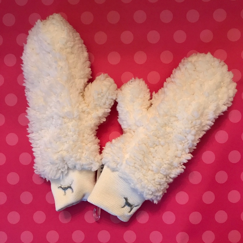 NWT VS PINK SHERPA MITTENS